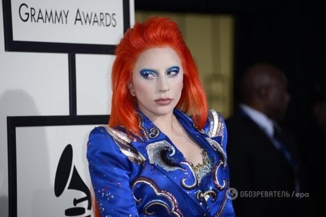 Леди Гага с пауком на лице в образе Дэвида Боуи ужаснула Grammy: опубликовано видео