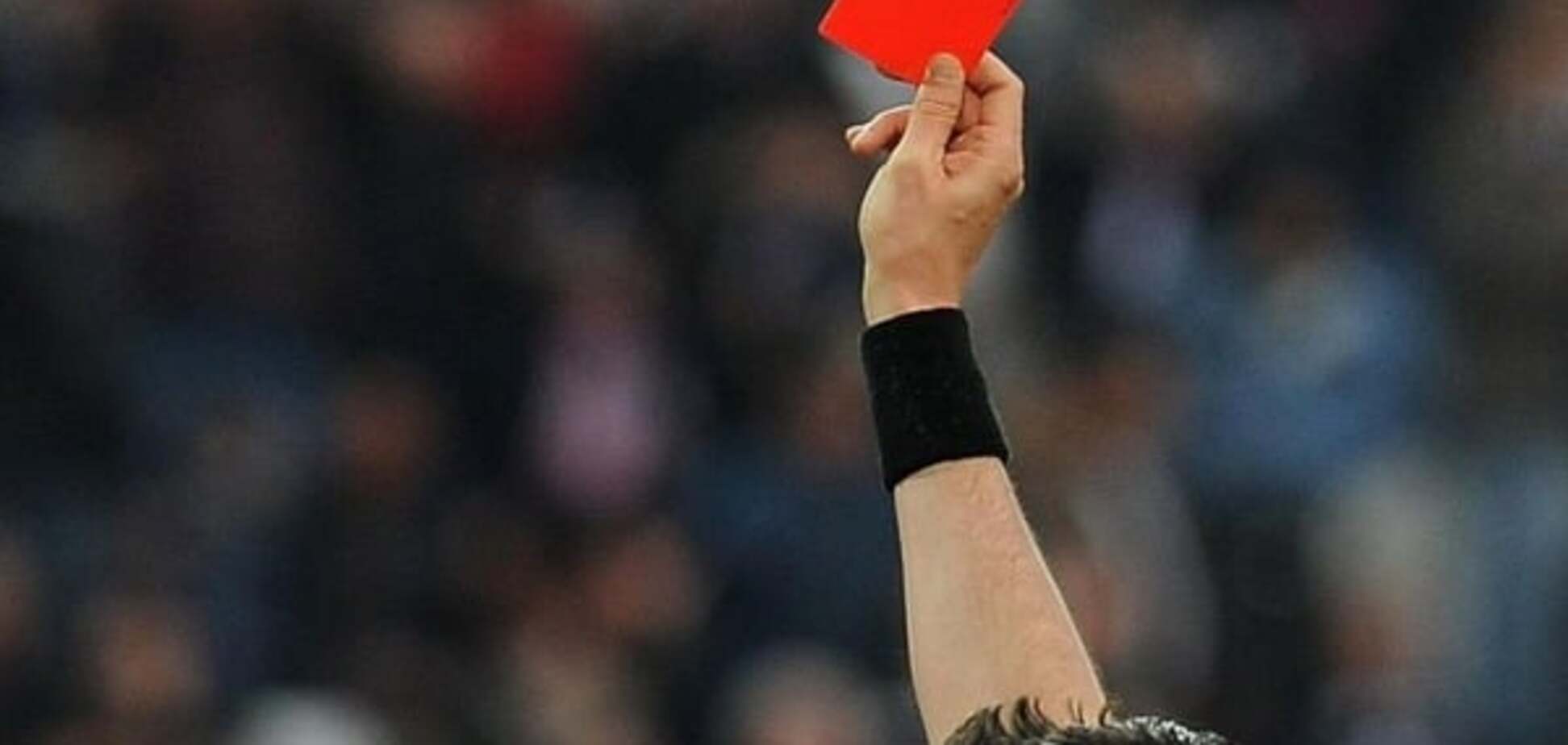 Сошел с ума: аргентинский футболист застрелил арбитра во время матча