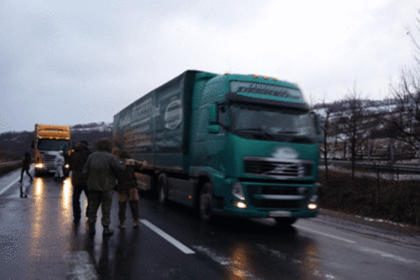 Украинские активисты сделали заявление по российским фурам
