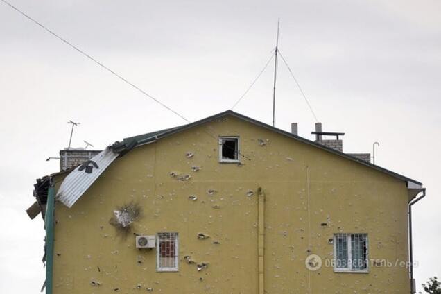 На Донбассе во двор проукраински настроенного директора школы бросили гранаты