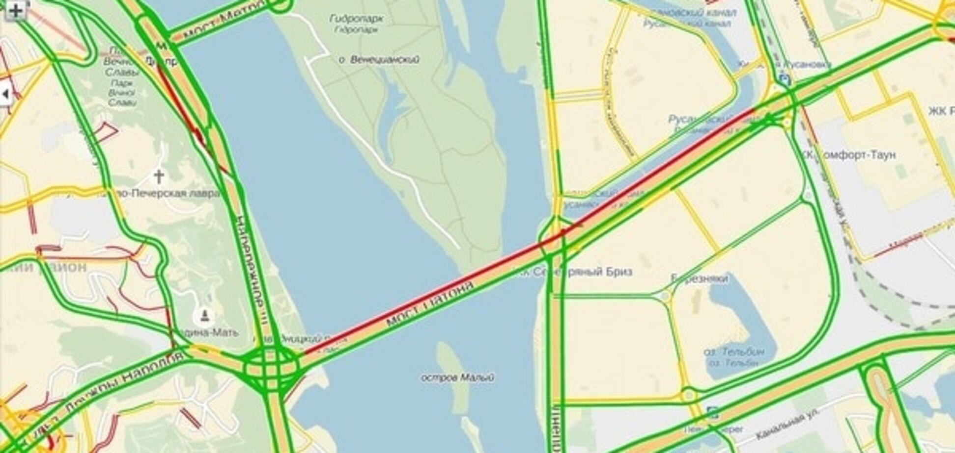 В Киеве остановился в пробке мост Патона