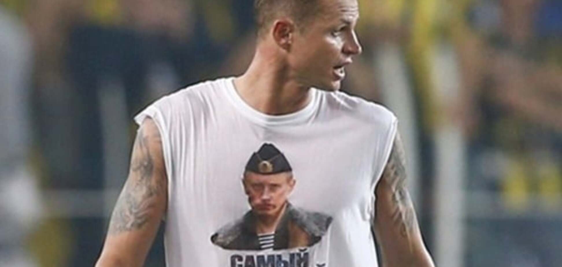 Российский футболист вышел на матч в Турции в футболке с Путиным: фотофакт