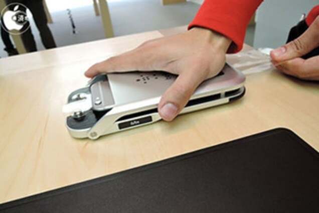 В американских магазинах Apple появилась система ScreenCare + Application от Belkin