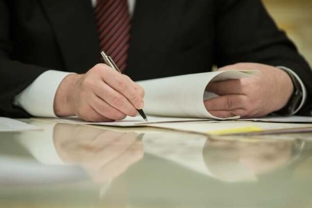 За Дебальцево и донецкий аэропорт: Порошенко наградил 200 героев АТО