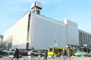 Табло на часах здания Дома профсоюзов заменят