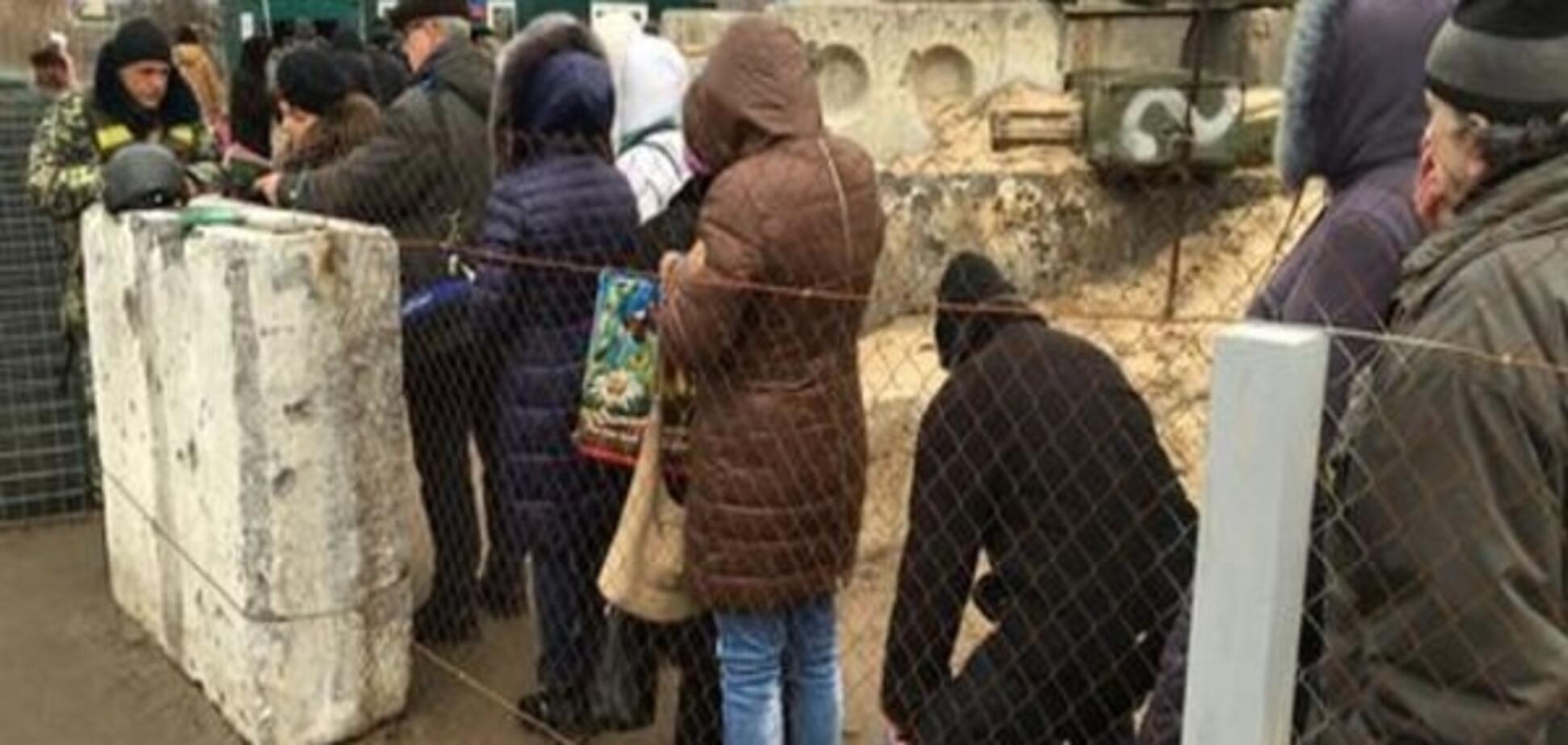 Жизнь у линии фронта: обнародованы новые фото Донбасса 'между миром и войной'