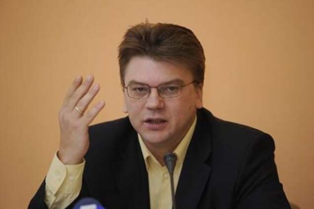 Жданов заявил, что остается в Кабмине по просьбе Яценюка и обвинил Тимошенко в 'раскачивании лодки'