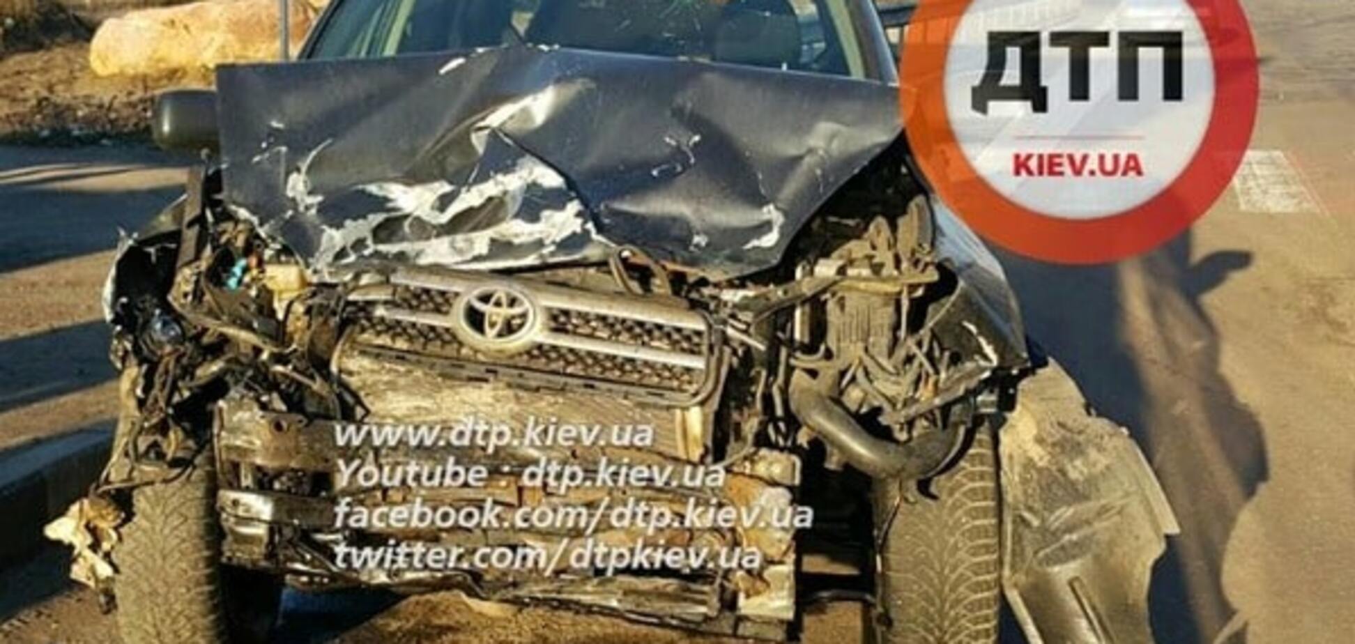 В Киеве на Окружной столкнулись два автомобиля: есть жертвы