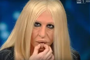 Жертва пластики: італійці посміялися над "красою" Донателли Версаче