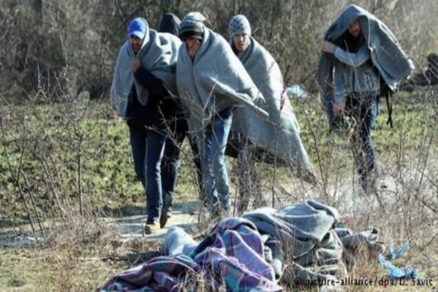 'Балканский маршрут' и альтернативы: тысячи беженцев осваивают новые пути в Европу