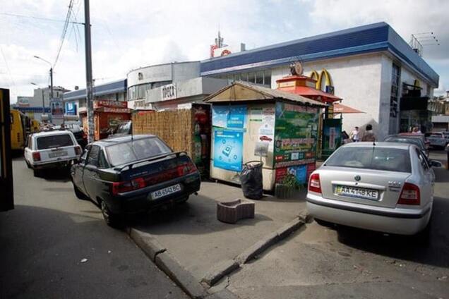 Будет по-старому: в Киевсовете отказались сносить МАФы возле метро
