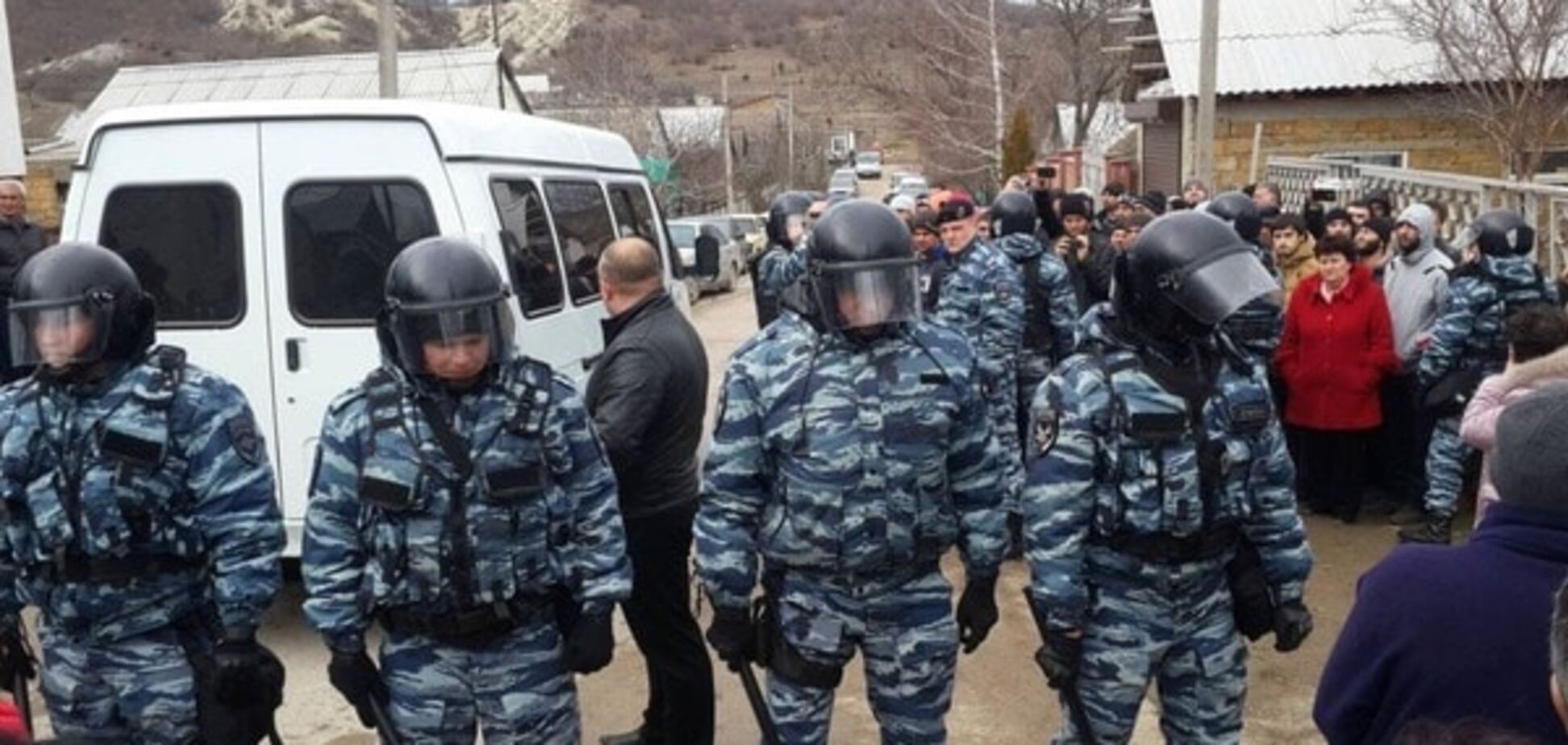 Репрессии в Крыму: оккупанты снова устроили обыски у крымских татар