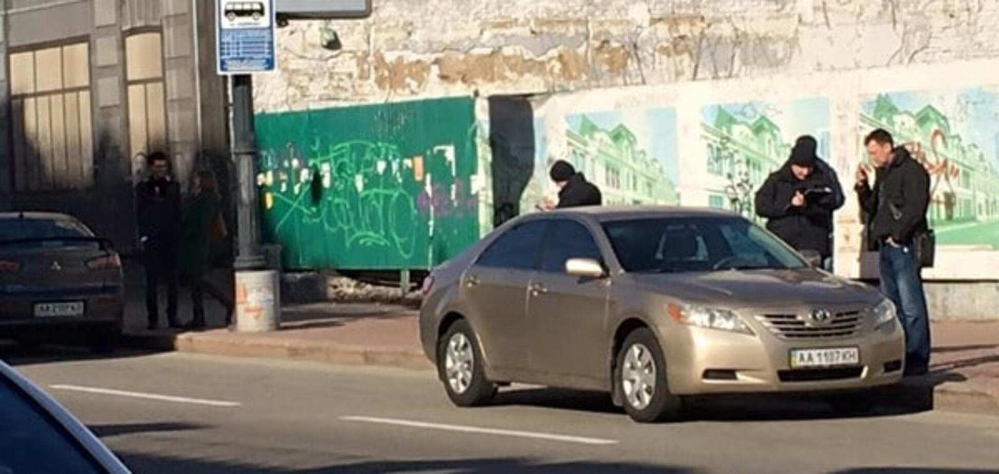Бинго: в Киеве автохам умудрился нарушить сразу несколько правил парковки