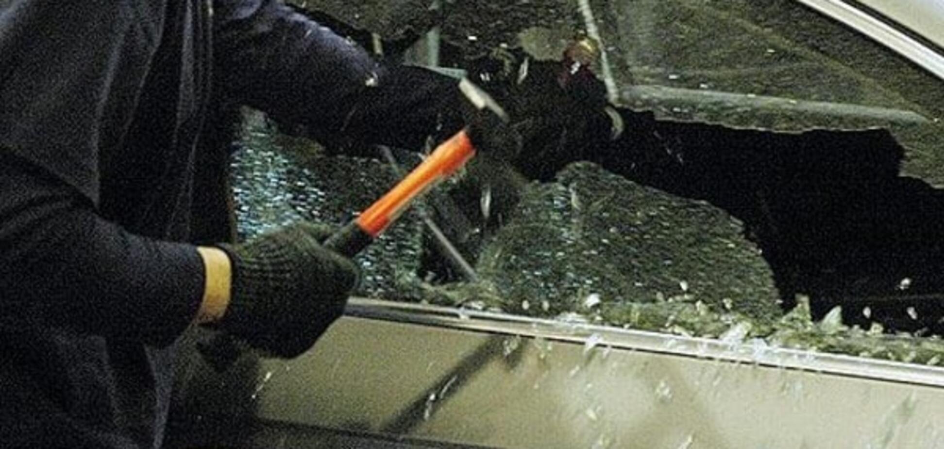 Розгул злочинності: в Києві за добу пограбували чотири десятки автомобілів
