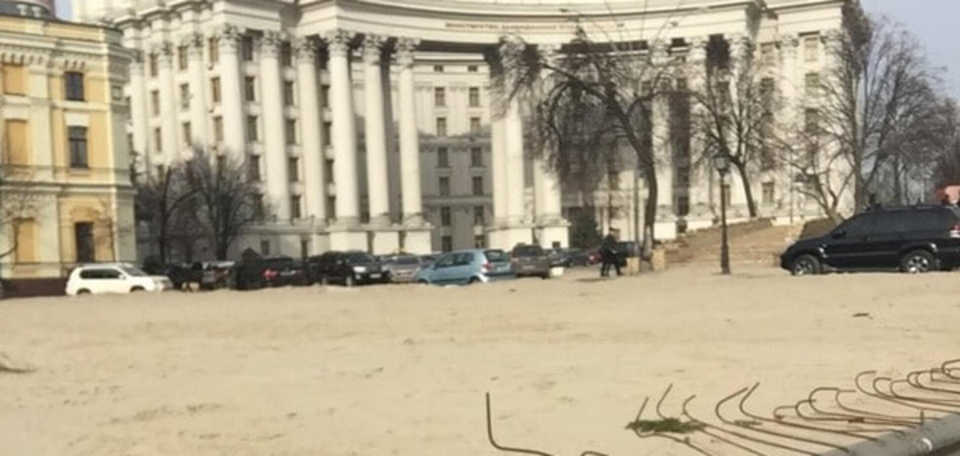 Климкин пожаловался на 'огромную песочницу' возле МИДа