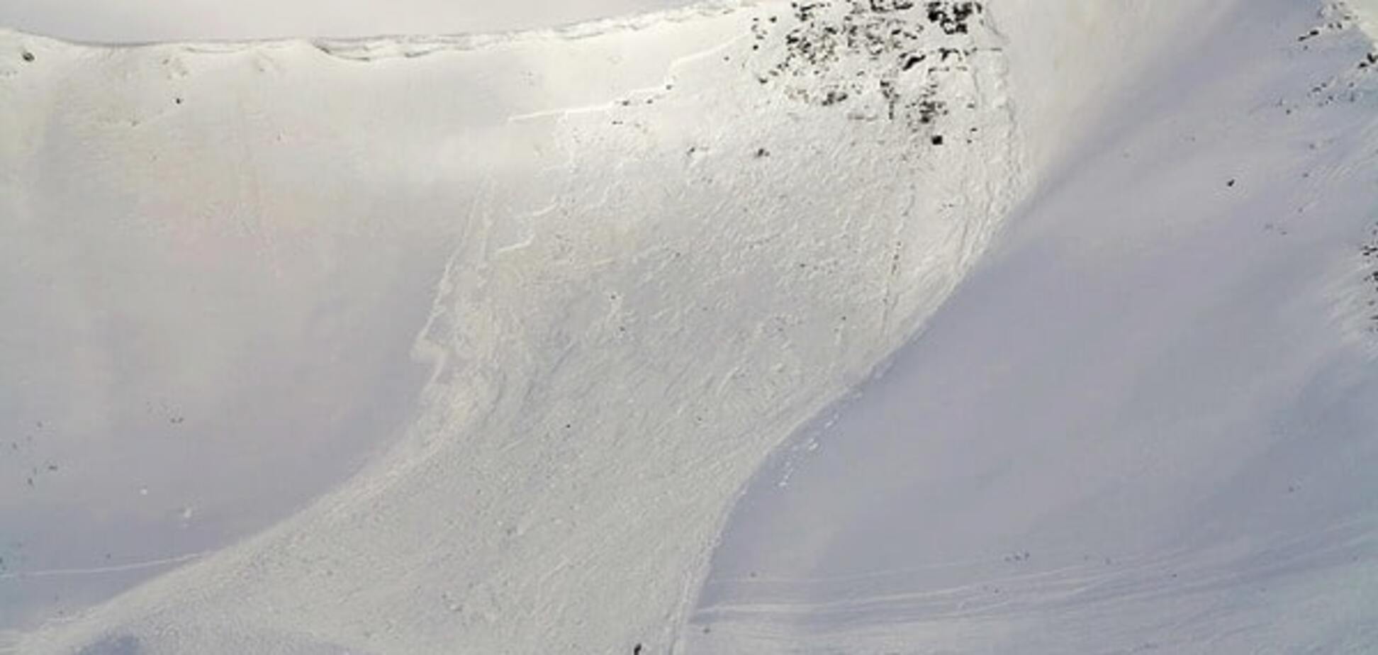 Российский город накрыла гигантская лавина: есть пострадавшие. Видеофакт