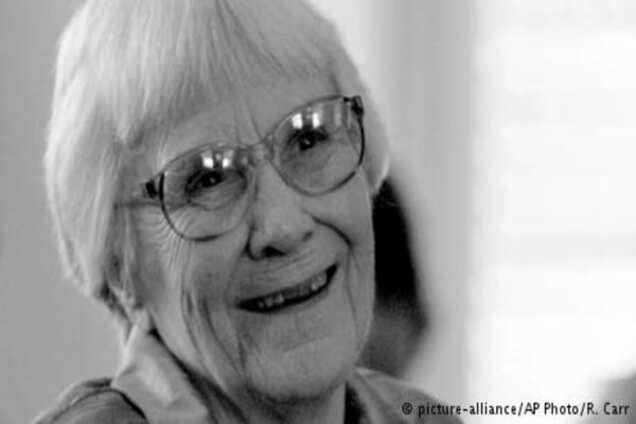 Померла американська письменниця Гарпер Лі