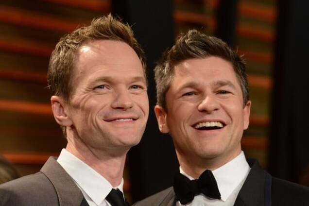 Нил Патрик Харрис из 'Как я встретил вашу маму' развлекается с мужчиной