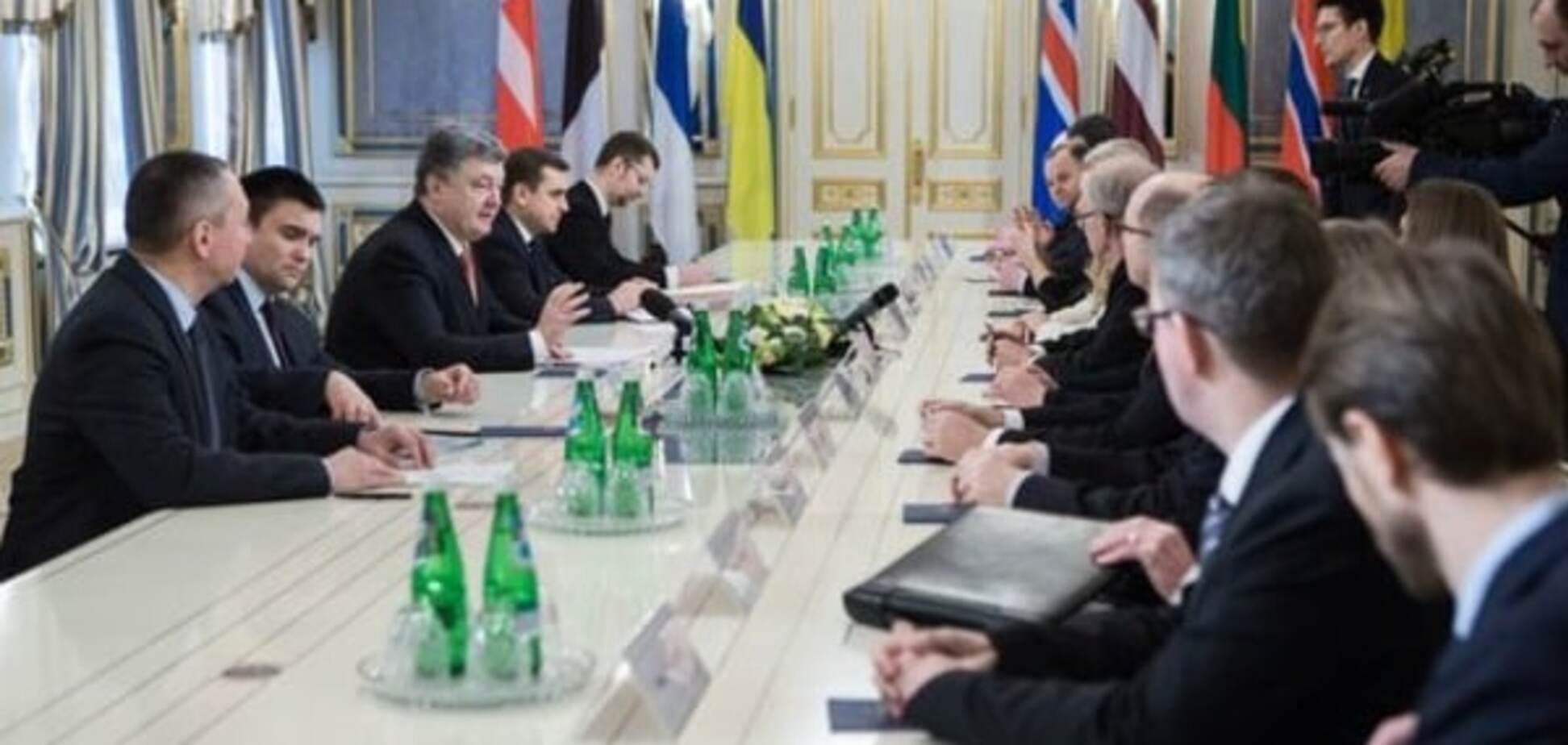 Порошенко призвал страны Балтии продлить санкции против России