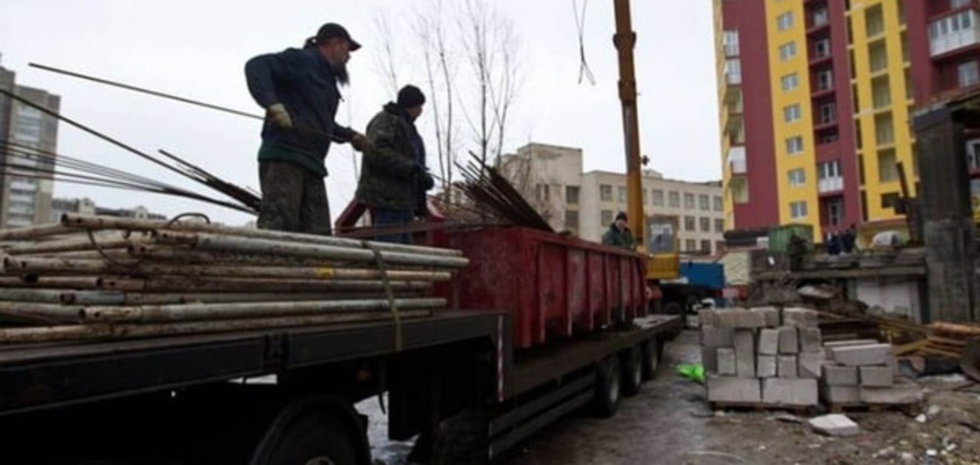 В Киеве на Борщаговке начали сносить скандальную застройку
