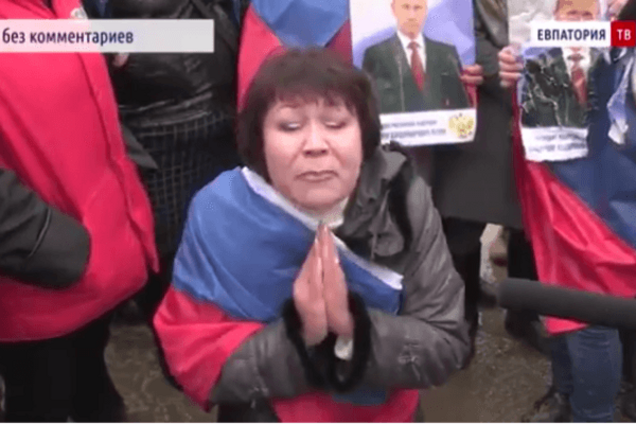Соцмережі про кримчан, які на колінах просять у Путіна захисту: це Росія, хотіли - їжте!