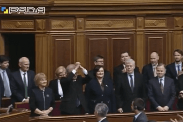 Перед голосованием за закон Порошенко в Раде 'появились' гости из ЕС