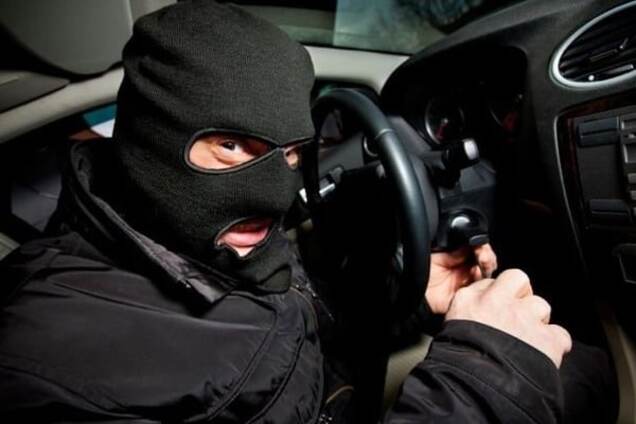 В Киеве пытались угнать авто с 16-летним парнем внутри