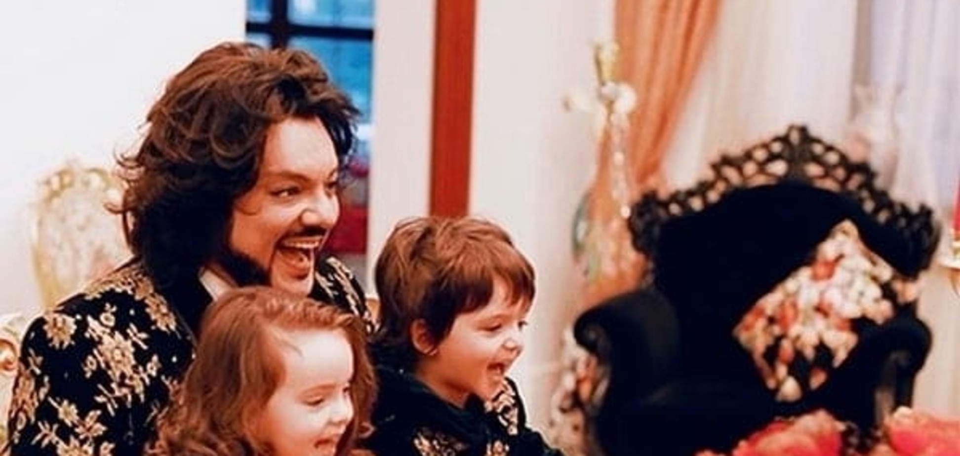 Филипп Киркоров показал игры своих детей Аллы-Виктории и Мартина