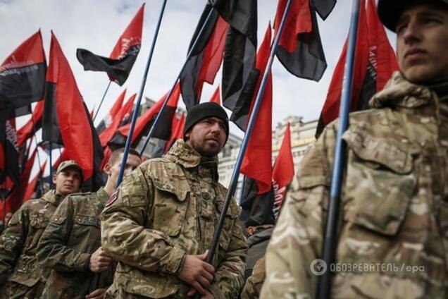 Вне закона: 'Правый сектор' заявил о режиме 'внутренней оккупации' и подготовке к революции