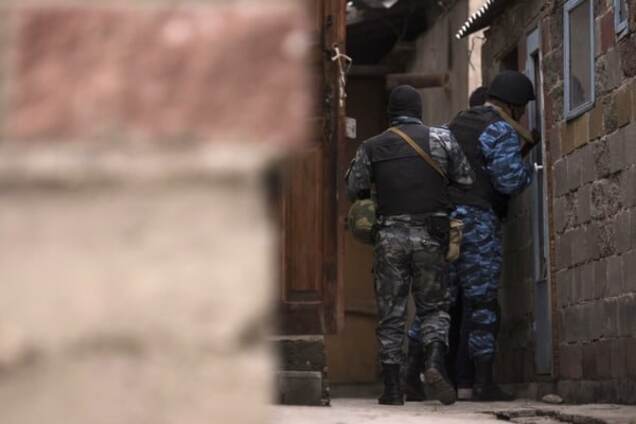 Массовые обыски в Крыму: оккупанты вновь нагрянули к крымским татарам