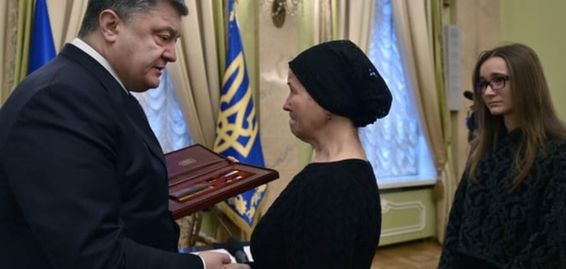 Порошенко посмертно присвоїв майданівцю звання Героя України