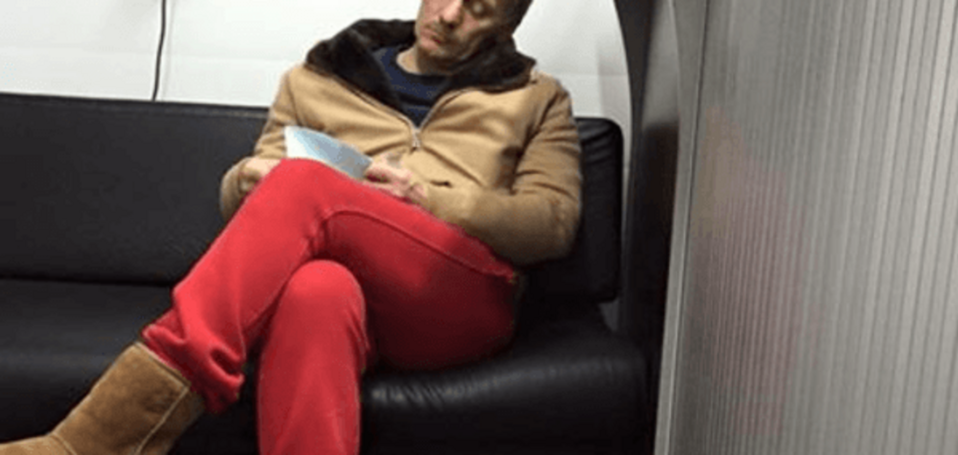 Уггі та червоні штани: Пєсков прокоментував свій нічний наряд