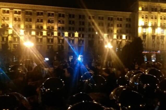 Потасовка с полицией на Майдане: неизвестные пытались установить палатки. Фото и видеофакт