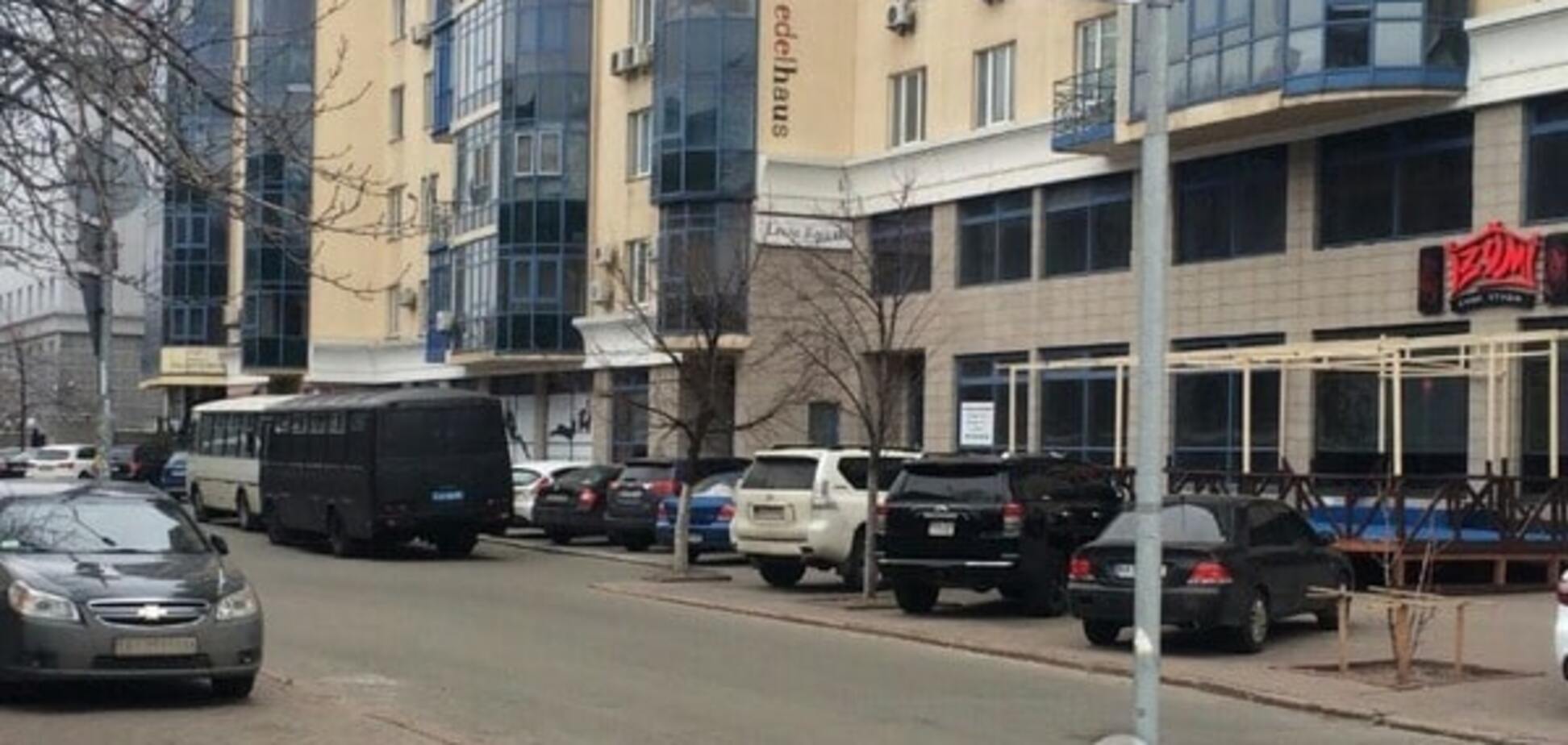 Погромы в центре Киева: силовики не исключили нападения на еще один банк