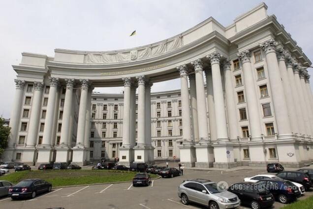 МЗС склав нові правила оформлення віз для іноземців