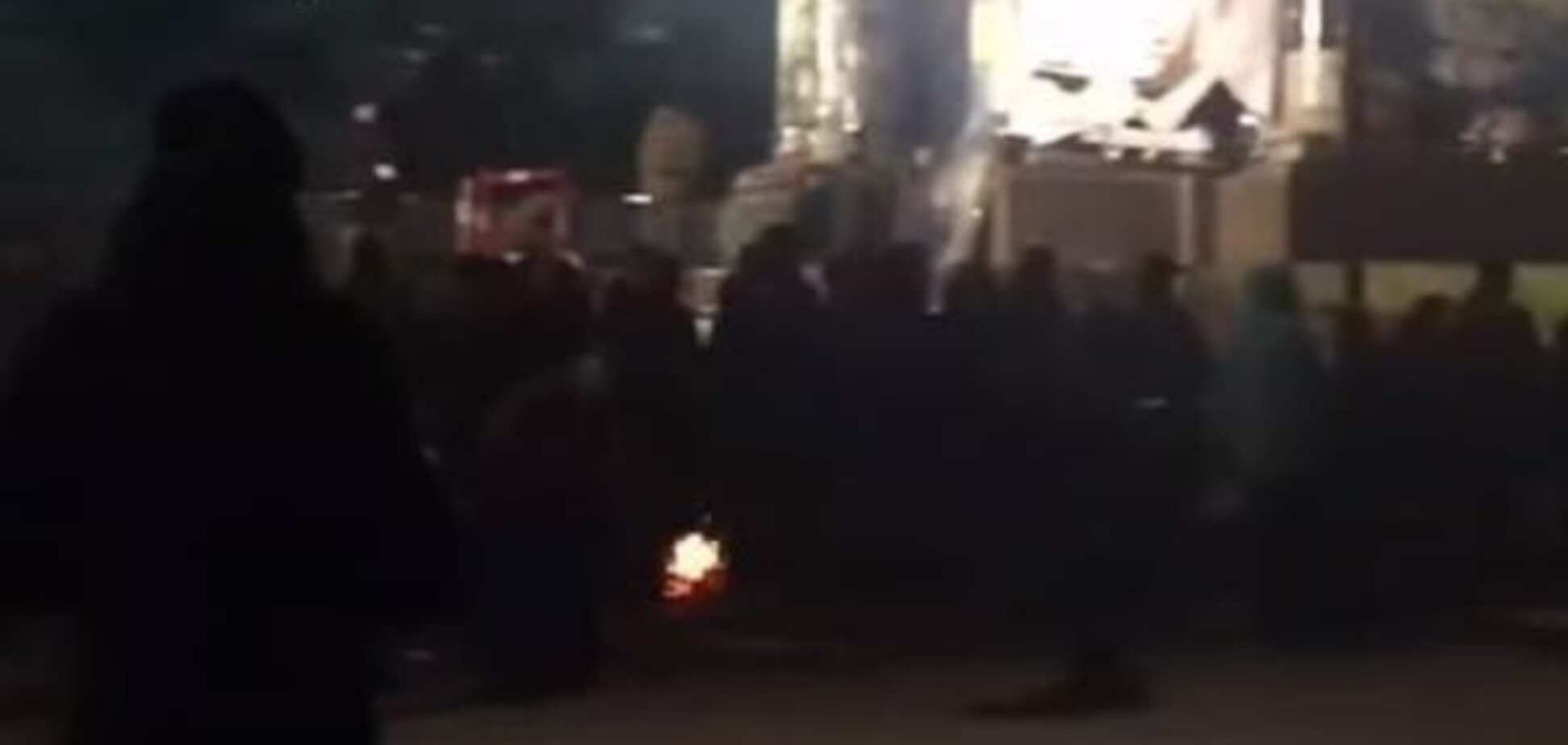 Намети і вогонь: у мережі з'явилося відео нічної акції на Майдані