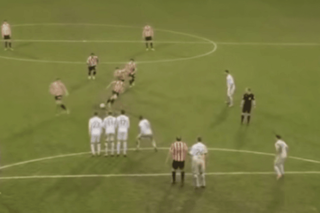 Надто захопилися. Англійські футболісти виконали найбезглуздіший штрафний удар року: курйозне відео