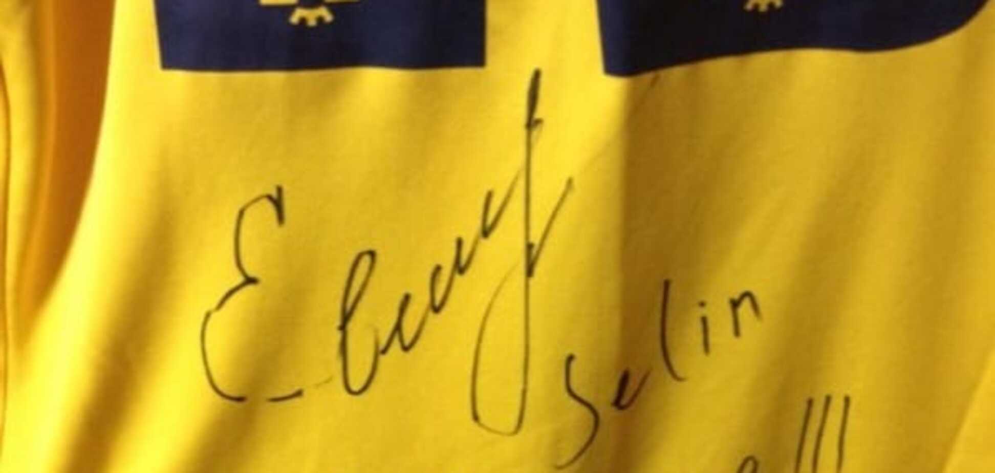 Харьковские болельщики продали ценный подарок футболиста сборной Украины, чтобы помочь воинам АТО