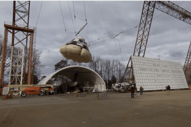 NASA показали испытания космического корабля Starliner на воде