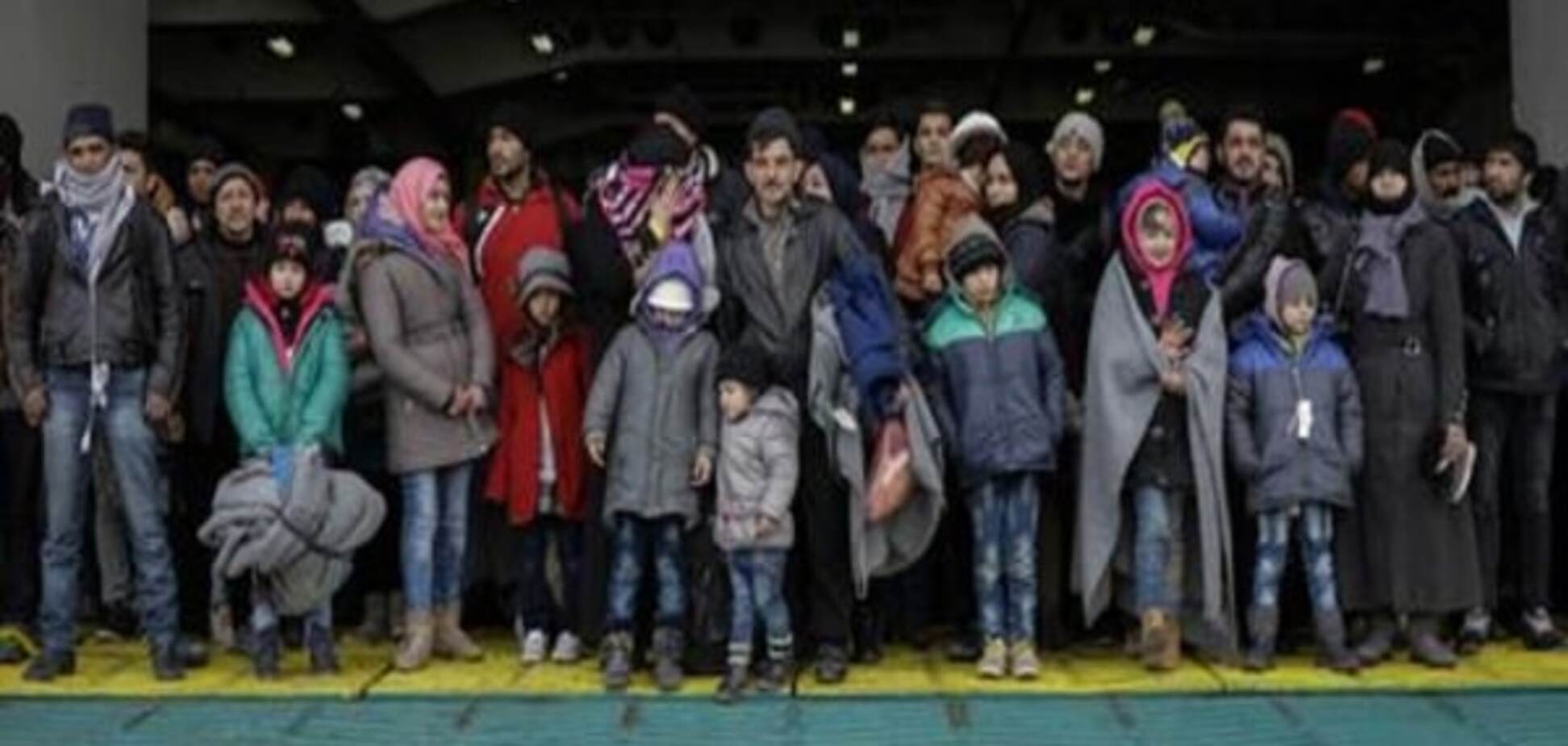 Рішення Македонії зупинило тисячі біженців на кордоні з Грецією