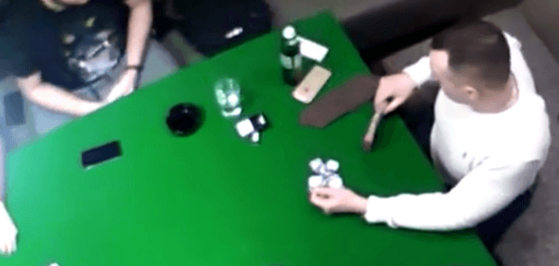 З'явилося відео з нібито сином Авакова, який грає в покер і курить траву