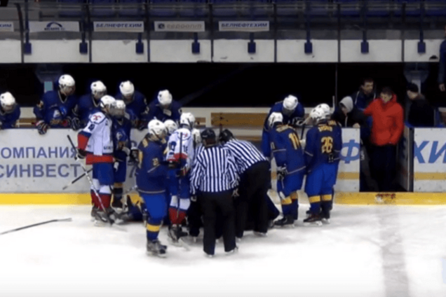 Герой дня! Український хокеїст врятував життя гравцю під час матчу: моторошне відео