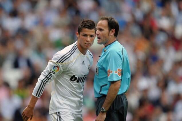 'Мягкий судья': УЕФА назначил на матч 'Динамо' - 'Манчестер Сити' любимчика Моуриньо