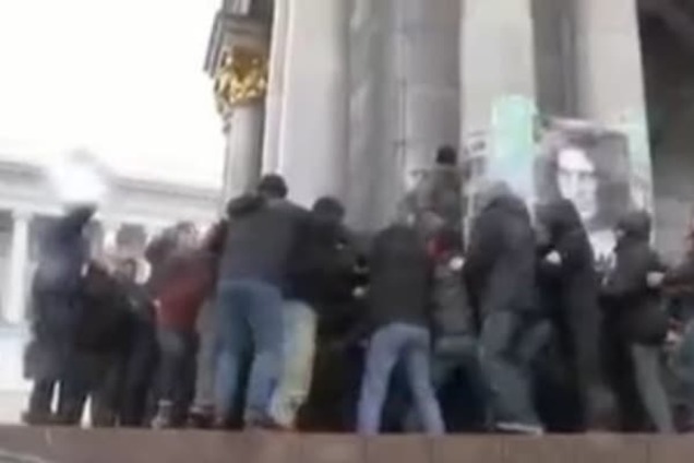 'Майдан-3': активисты устроили драку в центре Киева. Опубликовано видео