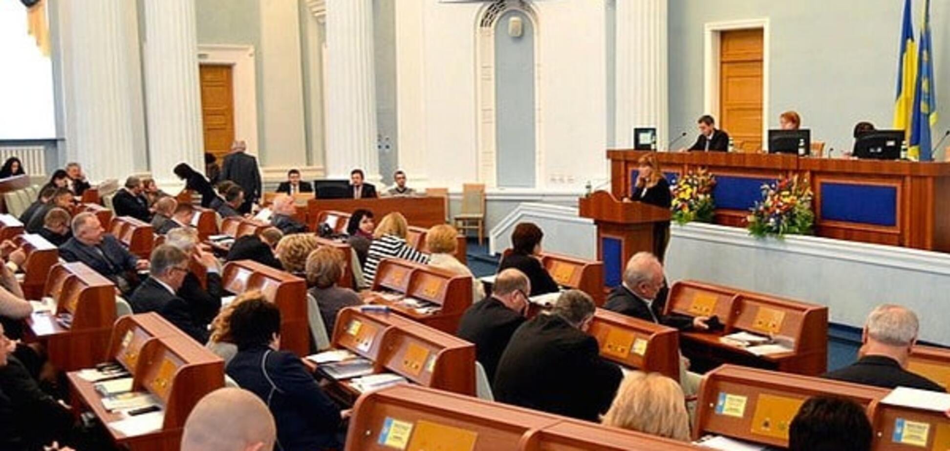 Вслед за Киевом Черкасский облсовет призвал Порошенко ввести выборность губернаторов