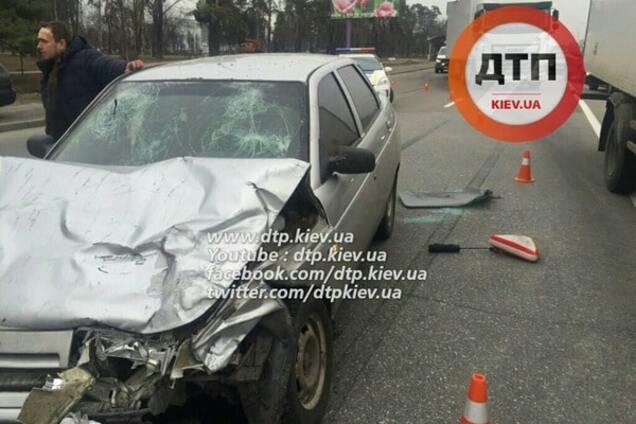 В Киеве рядом с метро произошло жесткое ДТП: опубликованы фото