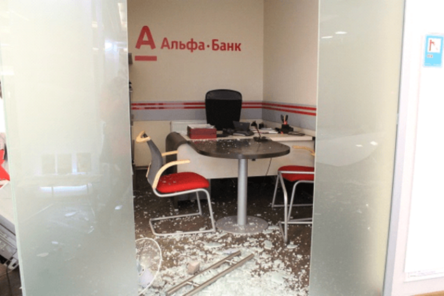 Погромы российских банков в Киеве: задержан хулиган из Беларуси