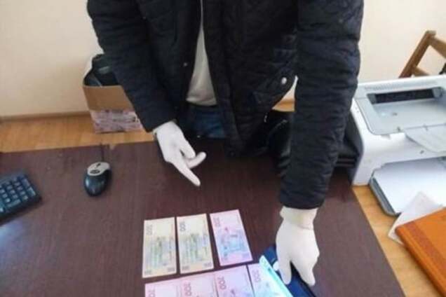 СБУ: на Тернопольщине депутат требовал взятку от переселенца