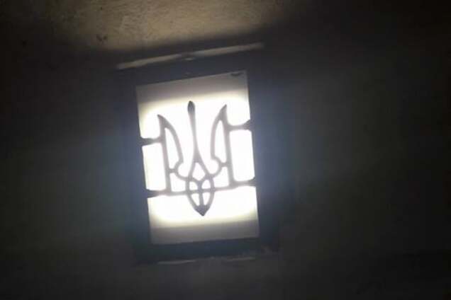 Киевлянин заметил на Оболони необычные тризубы: фотофакт