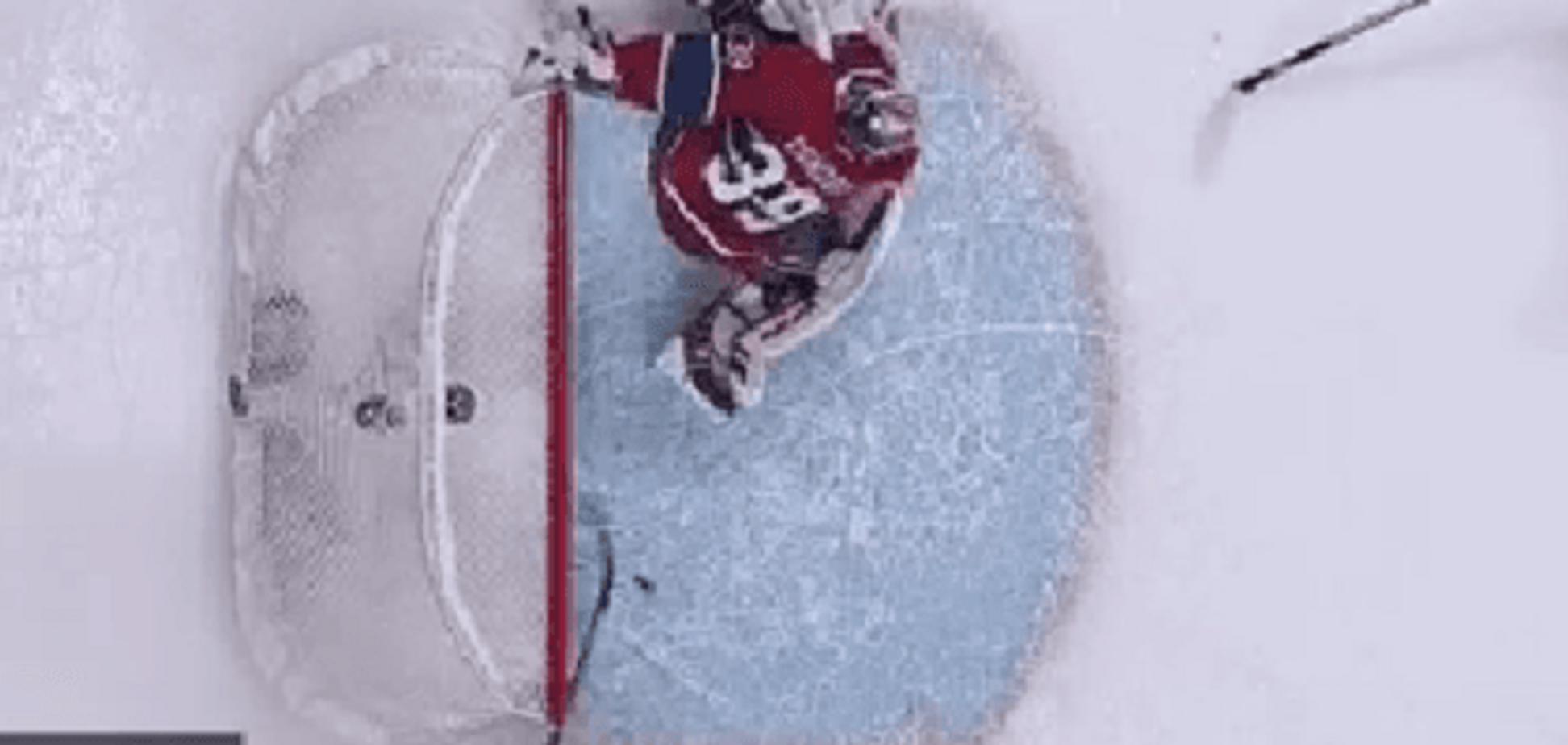 Американский хоккеист совершил самый абсурдный сэйв в истории: видео момента